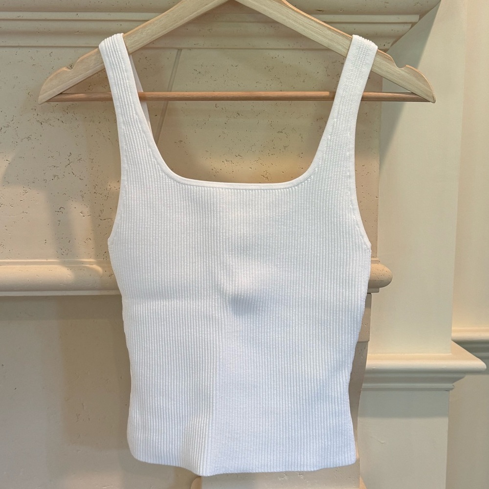 SOLD DEPOP🌻Aritzia Babaton Sculpt Knit Squareneck Tank NWT